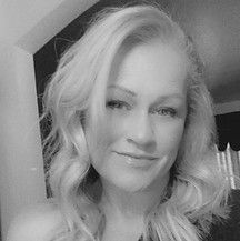 Laurie Leoncavallo profile Pic_edi.jpg