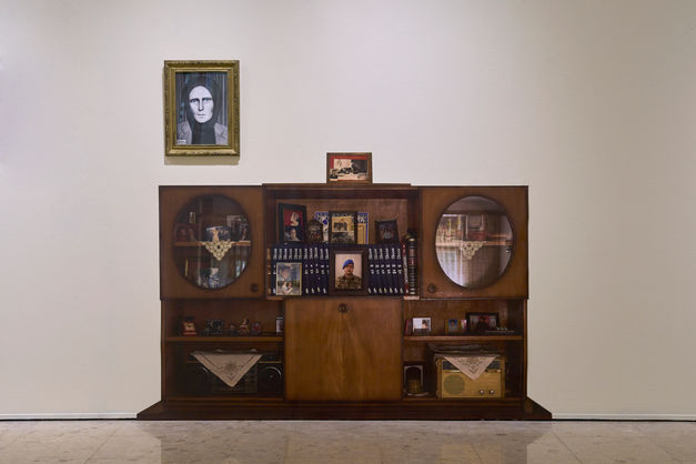 The Portrait of Muteber&Showcase(200x120cm)