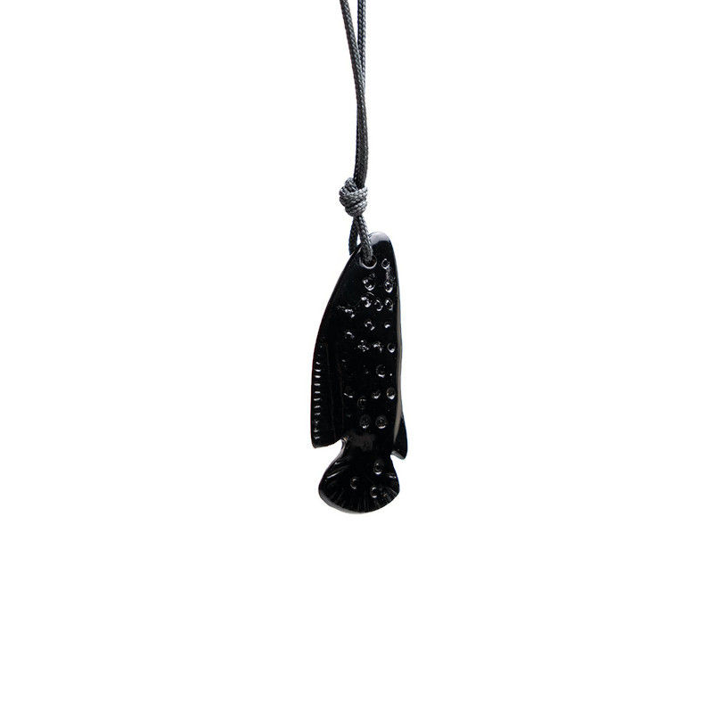 Black fish pendant necklace white background minimal | Μαύρο κολιέ ψάρι σε άσπρο φόντο μινιμαλ