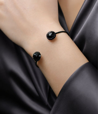 Μαύρο Ασημένιο βραχιόλι 925 στον καρπό | black 925 sterling silver bracelet worn on wrist