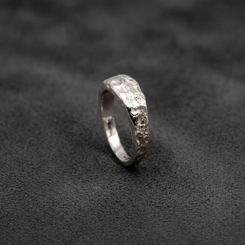 Χειροποίητο δαχτυλίδι Ουράνια Γη ασήμι 925 | Handmade Celestial Terra 925 silver ring on grey background