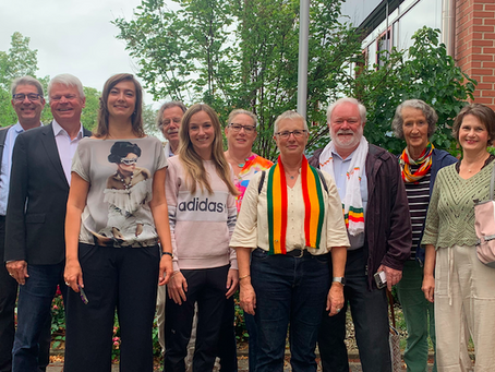 Laufen für den guten Zweck - Humboldt-Gymnasium Vaterstetten spendet sportliche 4.000 Euro an die Kinderkrebshilfe Ebersberg e.V.