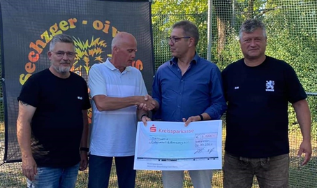 „Löwen spielen für Löwen“ – und spenden fantastische 3.000 € an die Kinderkrebshilfe Ebersberg e.V.!