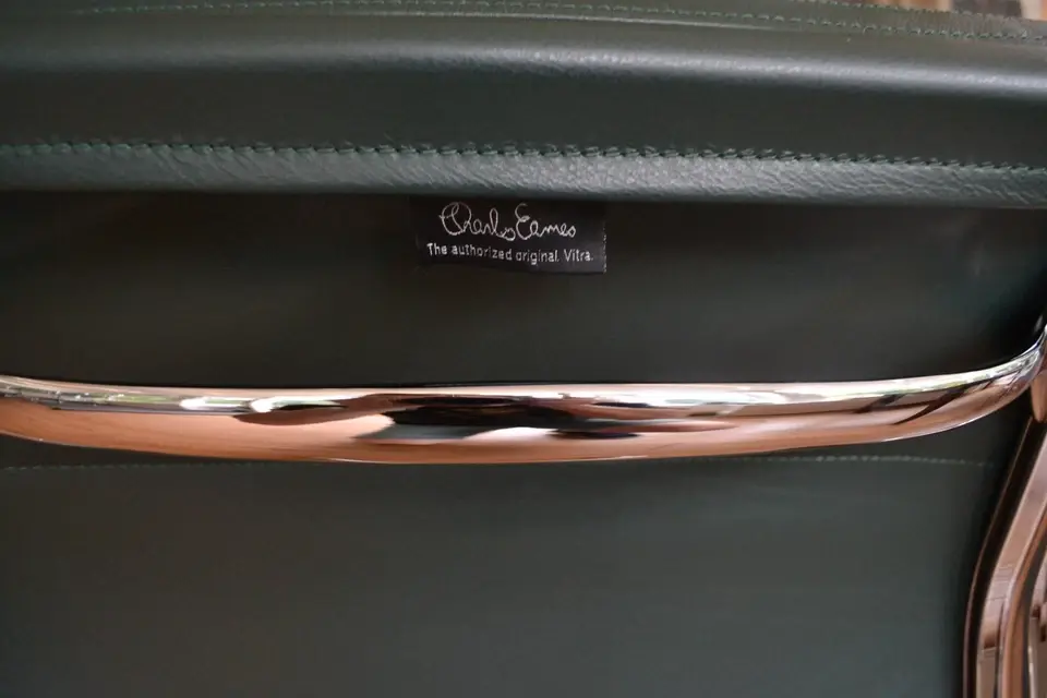 Thumbnail: Vitra Eames EA217 Soft Pad in Bottle Green