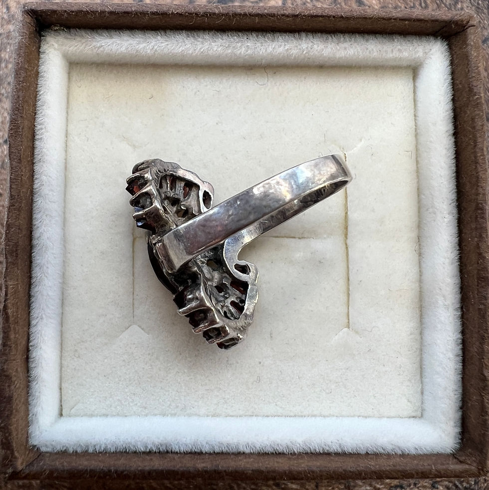Miniatura: Srebrny pierścionek z granatami