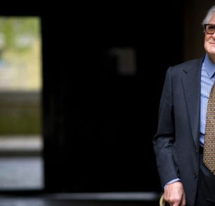 France: le dédale de la vie de Roland Dumas, des prétoires à la politique et aux affaires