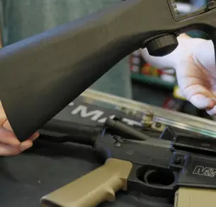 Armes à feu: la Cour suprême américaine annule l'interdiction des «bump stocks»