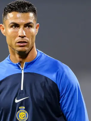 Arabie saoudite:Expulsé, Cristiano Ronaldo craque en levant son poing en direction du gardien