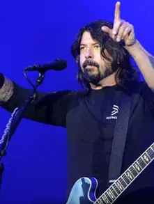 Dave Grohl se laisse tenter par la chorégraphie « Apple » avec sa fille sur TikTok