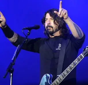 Dave Grohl se laisse tenter par la chorégraphie « Apple » avec sa fille sur TikTok