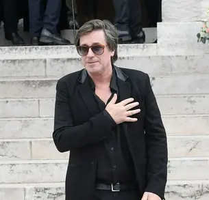 Thomas Dutronc a été très touché par l’hommage de Calogero sur scène à Françoise Hardy