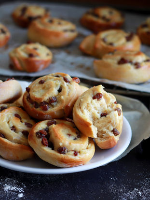 Brioches roulées aux raisins secs