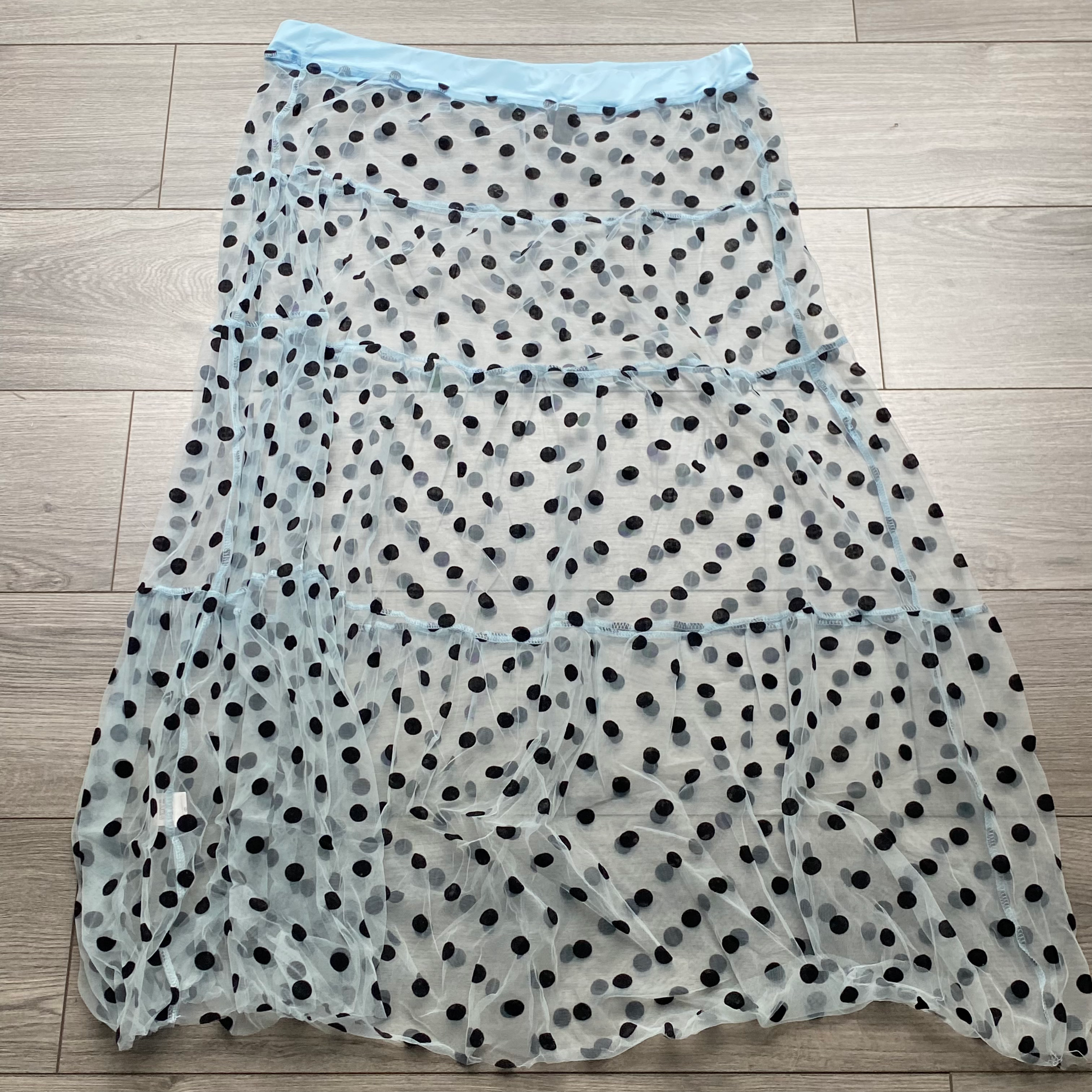 Falda de tul puntos negros