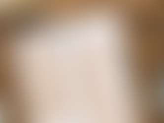 Scrivania di studio legale con documenti fiscali sulla Legge di Bilancio 2026, dividendi e plusvalenze