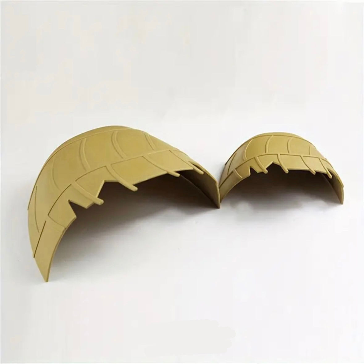 Leaf Hide - Extra Large & Medium