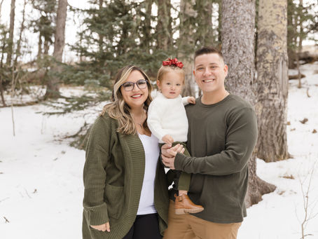 Bundle Up Beautifully: Layering Tips for Cozy Photo Sessions