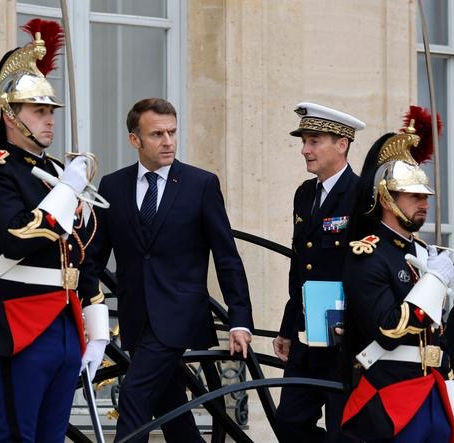 "Démission du Général Burkhard : un cri d'alerte contre les choix de Macron"