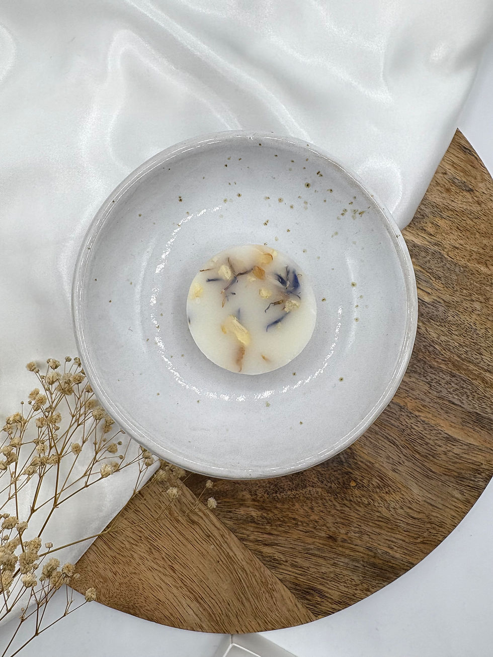 Thumbnail: Vanilla Embers botanical wax melts in a match style luxury gift box.