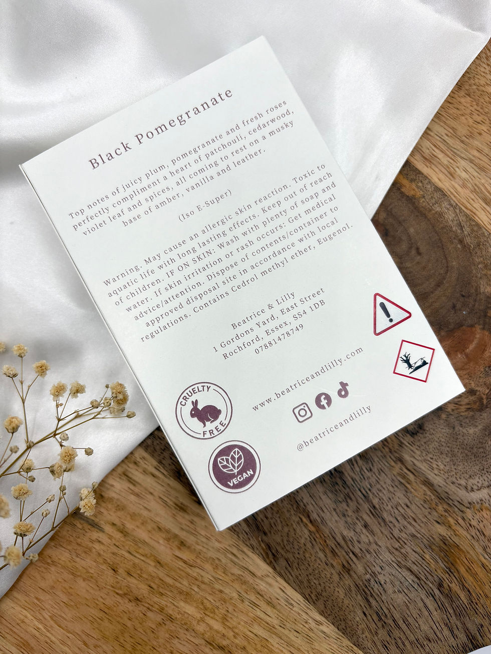 Thumbnail: Black Pomegranate botanical wax melts in a gift box with CLP