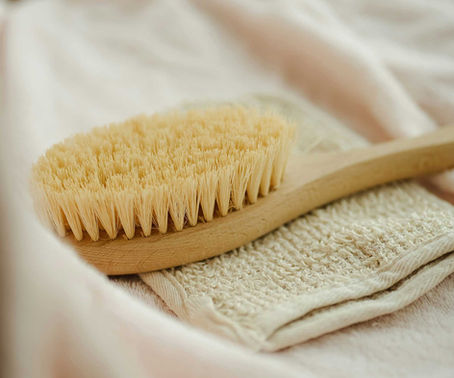 Dry Brushing: Benefits, Techniques, and the Role of Garshana Gloves in Ayurvedic Practice