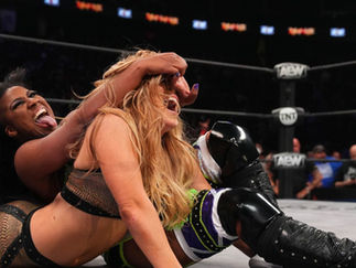 Athena Continues Her Winning Streak Defeating Madison Rayne