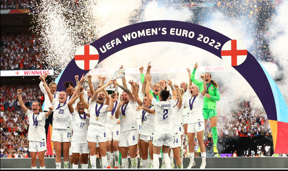 Lionesses liftig the Euro 2022 trophy