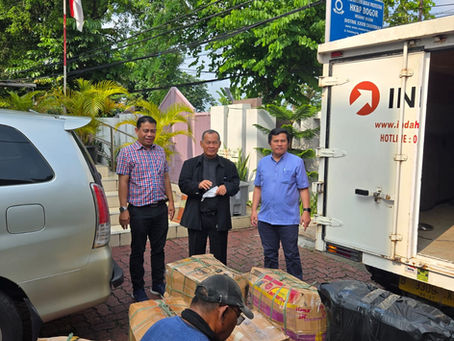 Bantuan Baju dan Tas Sekolah dari HKBP Bogor untuk Anak-anak di Pulau Rupat