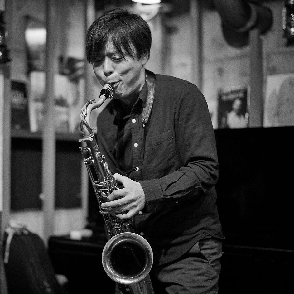 プロフィール写真 吉本章紘 yoshimoto3_edited.jpg