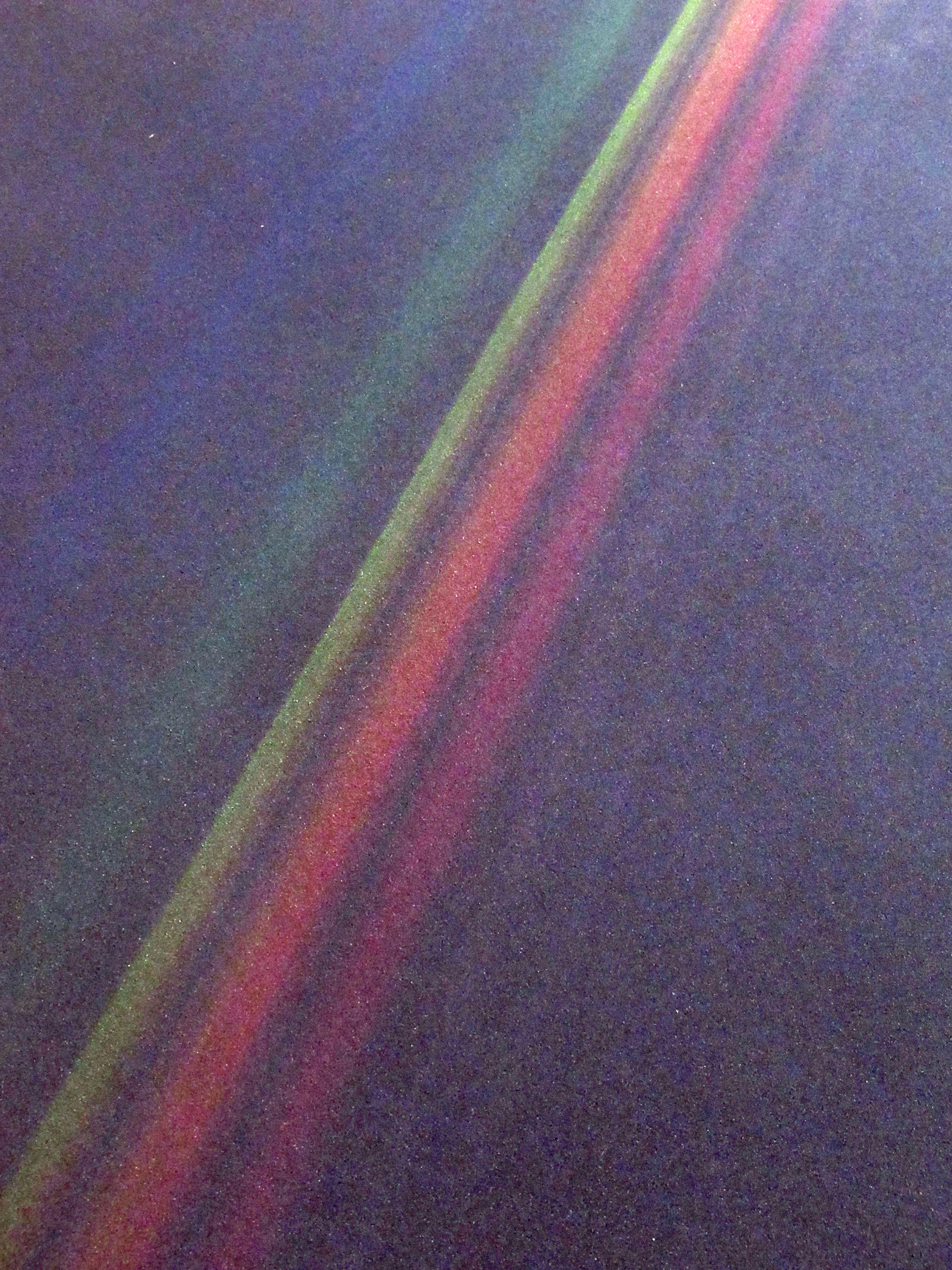 Arc en ciel sur fond noir