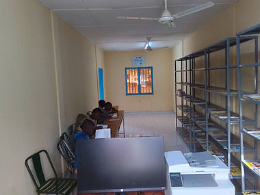 Biblioteca St. Joseph - Saàba - Burkina Faso.jpeg