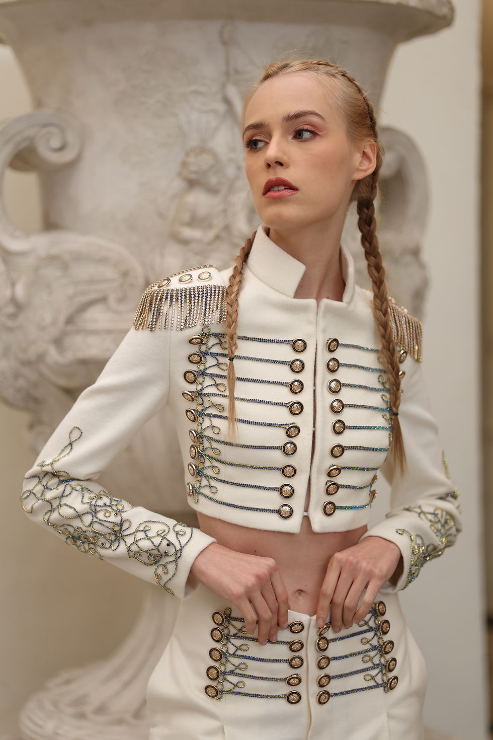 縮圖：Look 11 - Snow Lily's Whisper