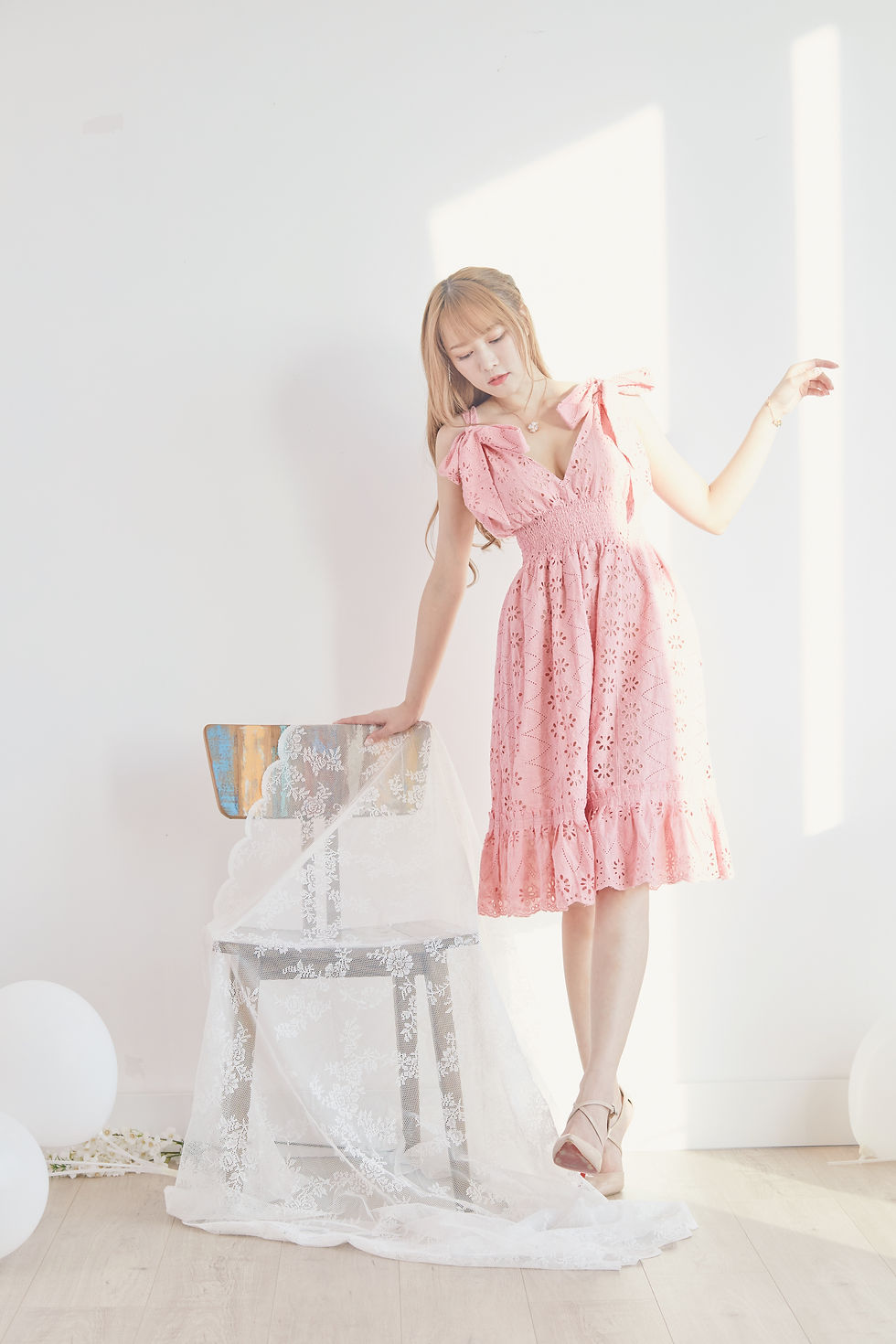 縮圖：Peach bow embellished eyelet lace dress