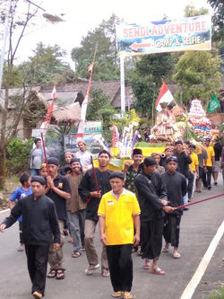 31562009_10214746969483078_8304099789692207104_n