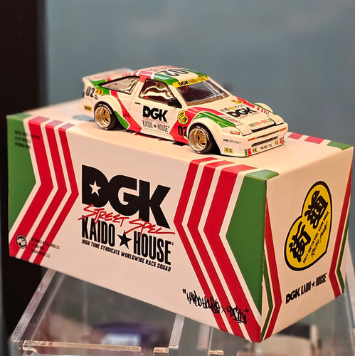 カイドウハウス DGK トヨタ AE86 Kaido House x DGK Toyota AE86 Diecast | Gear Oil Cafe
