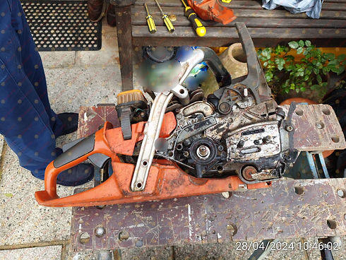 Chainsaw engine, side view