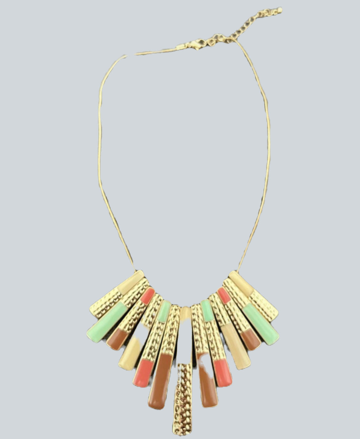 Elegante Statement-Kette in Goldoptik mit farbigen Akzenten