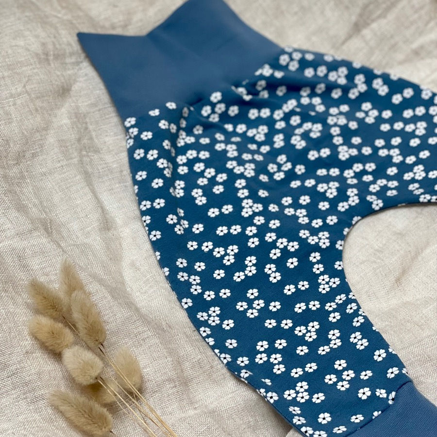 Miniature : Déjà cousu - Pantalon évolutif à motif petites fleurs bleues