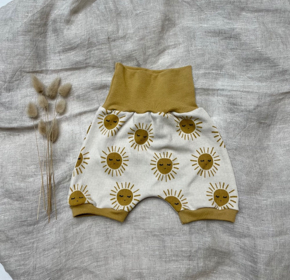 Déjà cousu - Short évolutif pour enfants à motif soleil