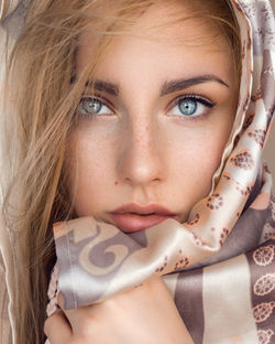 nalaka-daundaratne-her-2