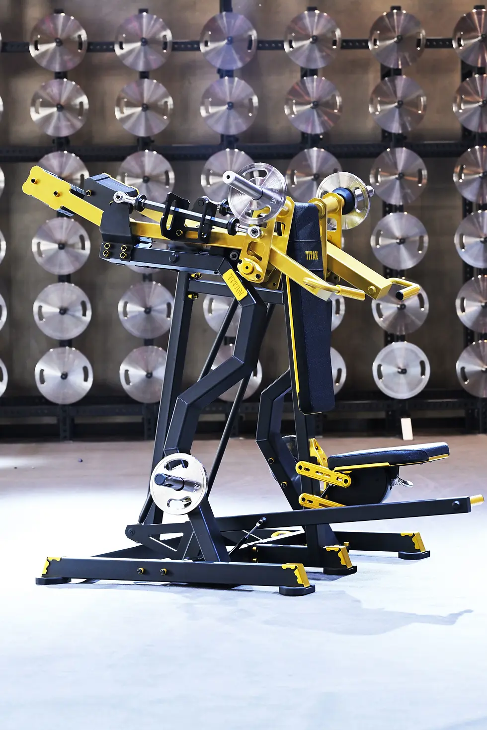 תמונה ממוזערת: מכשיר לחיצת כתפיים PLATE LOADED TITAN GOLD EDITION