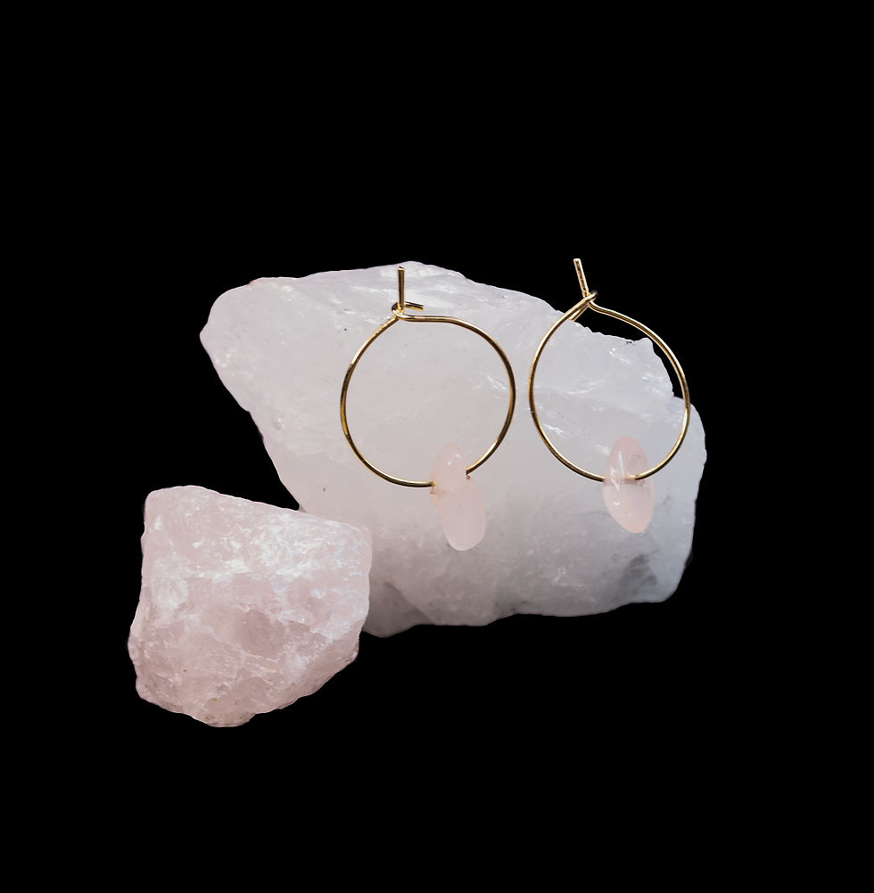 Edelstein-Ohrringe – Hängende Schönheit mit spirituellem Ausdruck