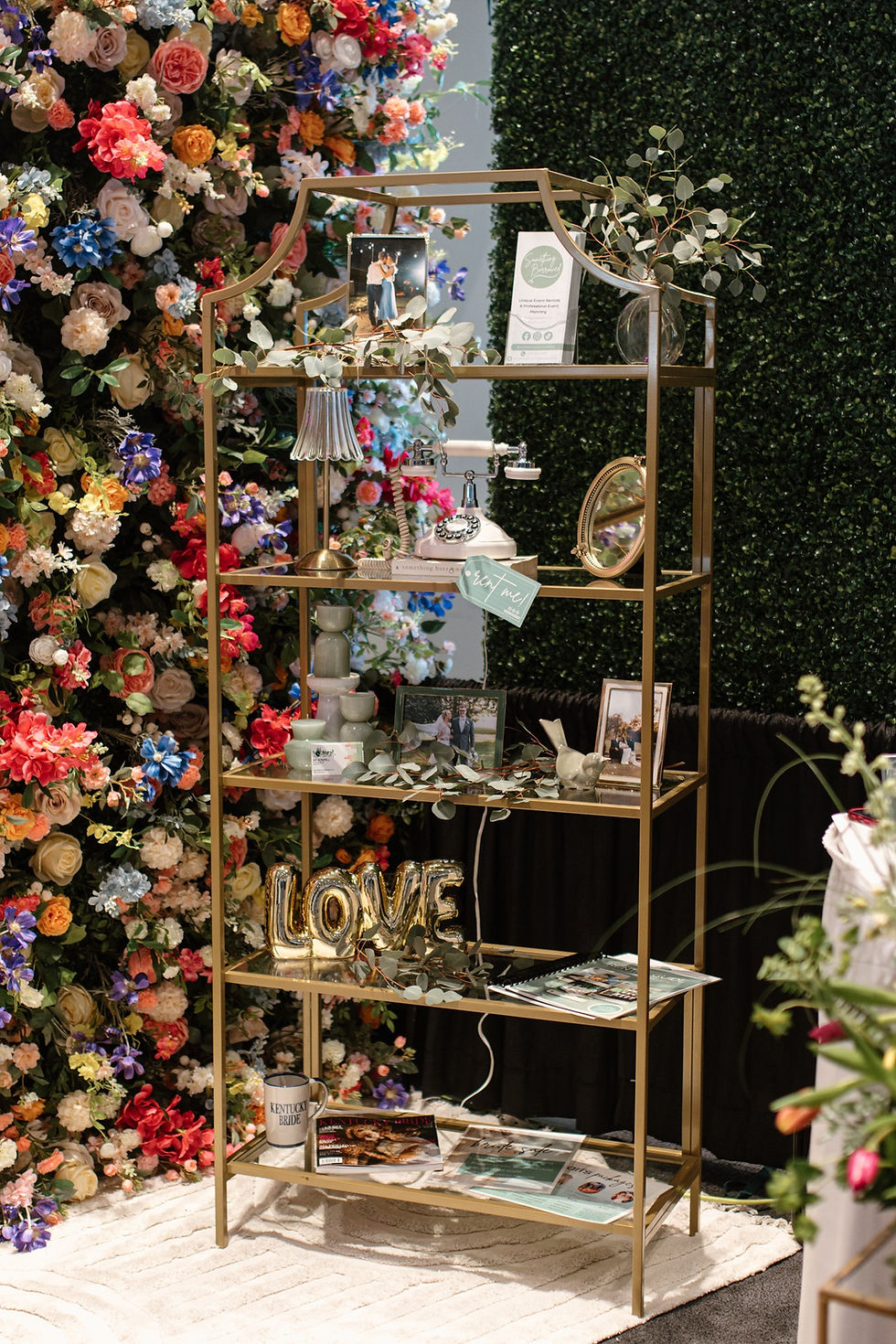 Thumbnail: Gold Scalloped Shelf