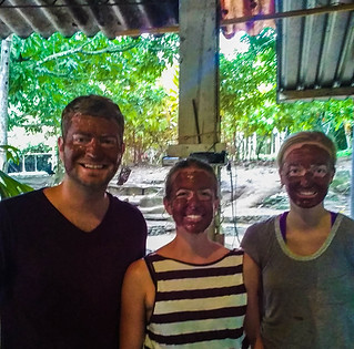 Mascarilla facial of cocoa in a cacao farm in SierraNevada de Santa Marta -Native Expeditions