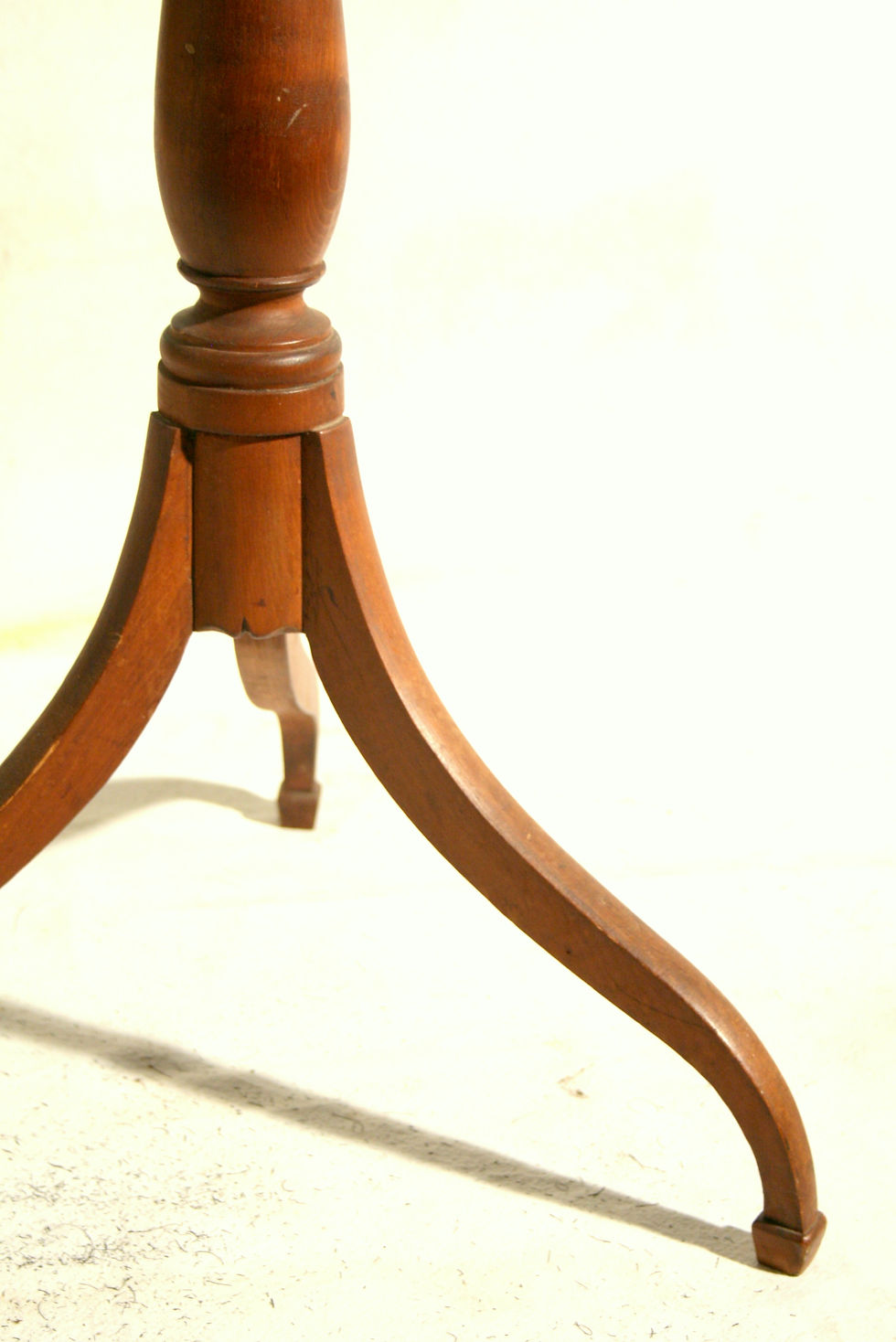Thumbnail: Candlestand, Hepplewhite, cherry, New Hampshire, c1800, 15" dia,
