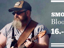 Bloody and bis Cigarboxguitar