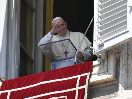 Papa no Angelus da Assunção: o Senhor faz maravilhas com os pequenos