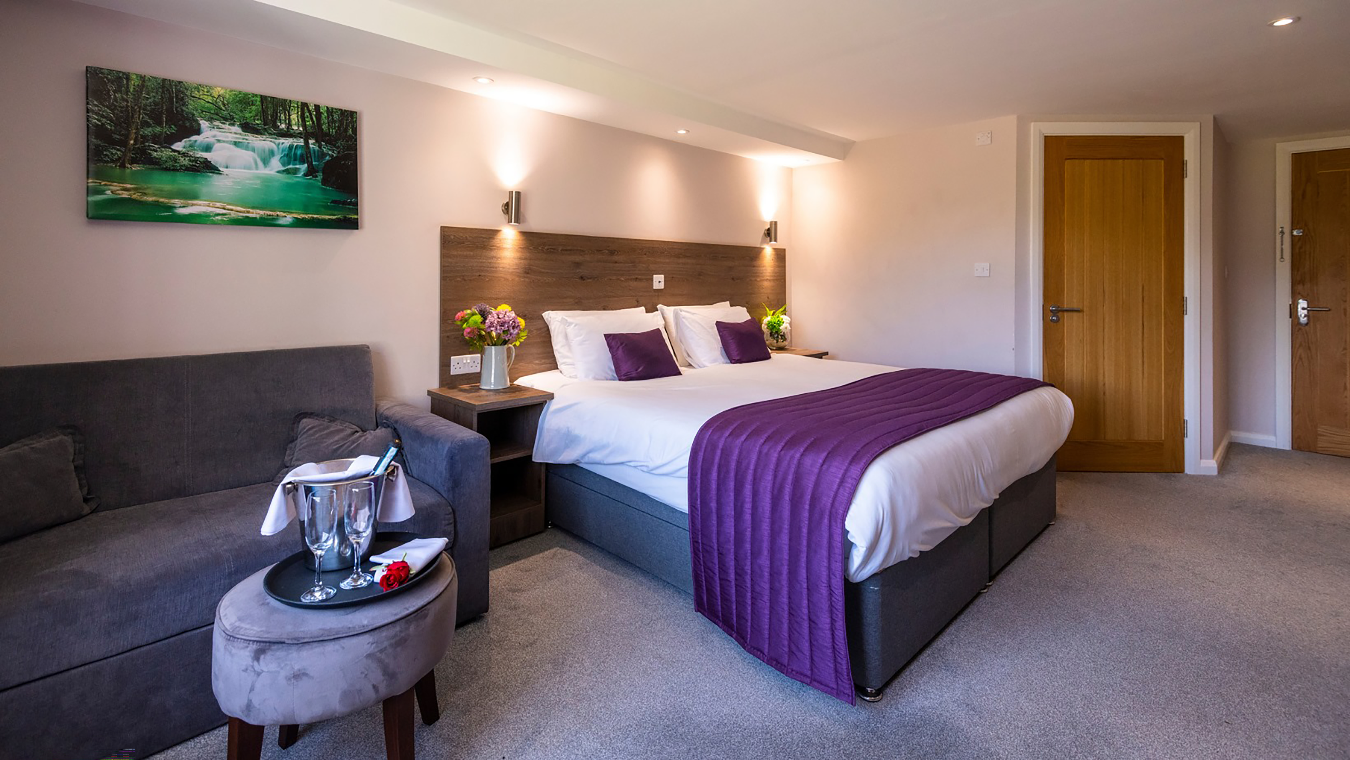 Spacious double room, The Limes, with purple bedding