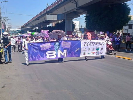 Policías de Ecatepec acompañan marcha pacífica de mujeres por el 8M
