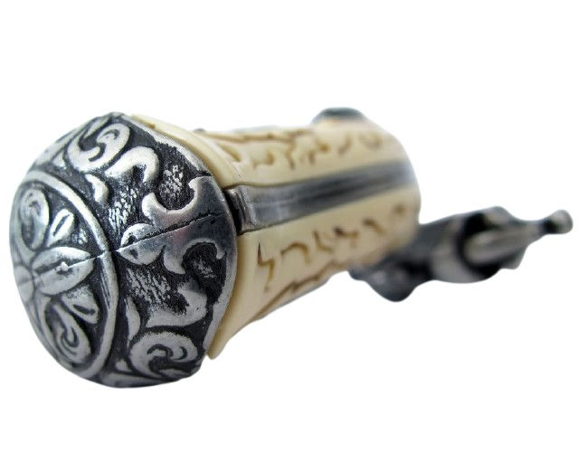 الصورة المصغرة: Denix 18th Century 3 Barrel Non Firing Flintlock in Antique Gray Finish handle detail