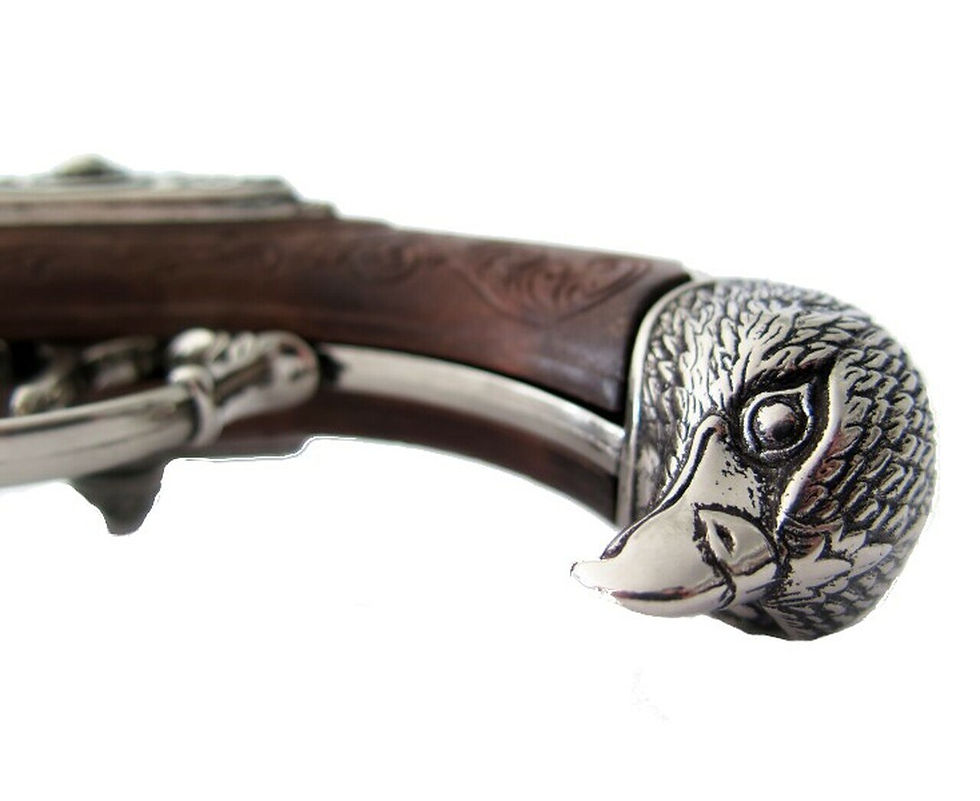 Miniaturebillede: Denix 18th Century Non Firing 4 Barrel Flintlock With Wood Grips handle detail with eagle head